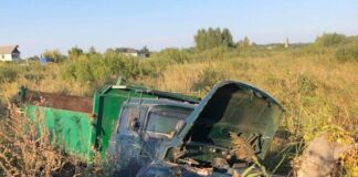 В Полтавской области грузовик столкнулся с железобетонной конструкцией: водитель в больнице