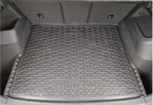 Коврик для багажника: нужен ли он в машине?