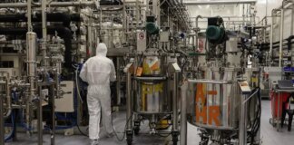 «Нереальный график»: Брюссель обвиняют в нереалистичности требований местной составляющей для аккумуляторов электромобилей