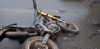 В Шишаках столкнулись автомобиль и мотоцикл: 23-летний мужчина – в больнице