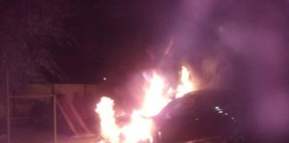 В Кременчуге загорелся автомобиль: пожар потушили пятеро пожарных