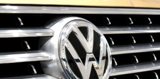 VW сокращает расходы на разработку электромобилей в Индии в поисках партнера