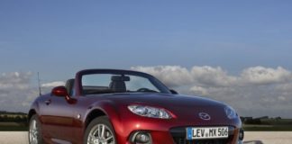 Модернизированный родстер Mazda MX-5 сошел с конвейера в Хиросиме