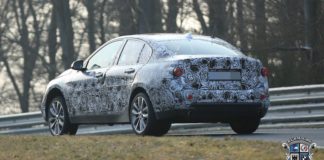 BMW тестирует переднеприводный седан