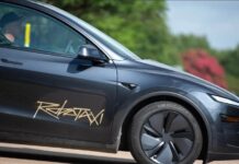 Tesla наконец-то запускает поездки на роботакси без мониторов безопасности