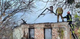 В Полтаве во время тушения пожара в доме обнаружили тело человека: устанавливают личность