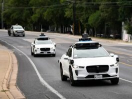 Компании должны решить проблему препятствования беспилотным автомобилям работе аварийных служб, заявляют в США