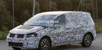 Журналисты сфотографировали новый Volkswagen Touran