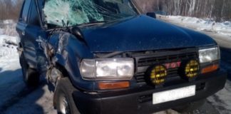 and Cruiser протаранил тягача в Приморье: пострадал один человек