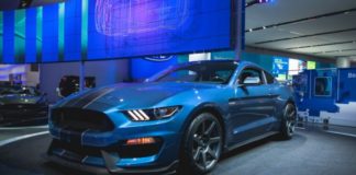 Shelby Mustang GT350R бьет конкурентов на Нюрбургринге