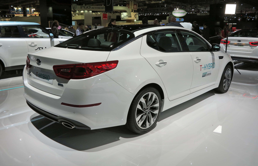 Автомобили с Парижского моторшоу, которые достойны вашего внимания 36 Kia Optima T-Hybrid2