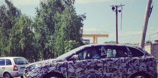 Лада Икс-рей снова попала в кадр на улице города