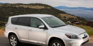 Toyota отзывает более 112 тыс. автомобилей из-за проблем с рулевым управлением