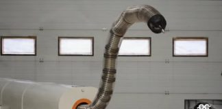 Змеевидное зарядное устройство от компании Tesla Motors
