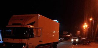 В Полтавской области столкнулись легковой автомобиль с грузовиком: одного из водителей госпитализировали