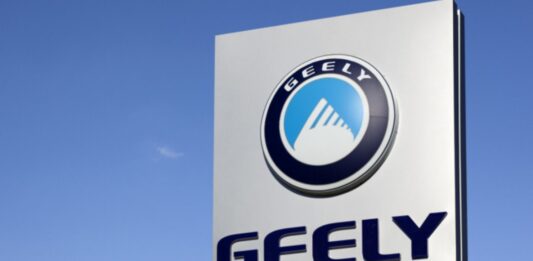 Geely приобретет 30% акций подразделения конкурента Nio, занимающегося заменой аккумуляторов
