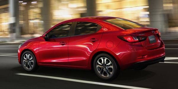Седан Mazda 2 впервые представлен публике 1 asas