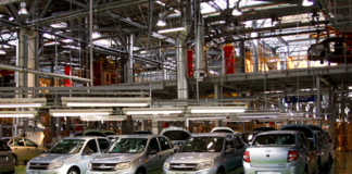 «АВТОВАЗ» сократил продажи автомобилей почти на треть