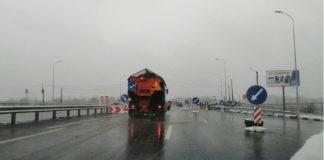На севере Полтавщины дороги обрабатывают противогололедными материалами, – САД