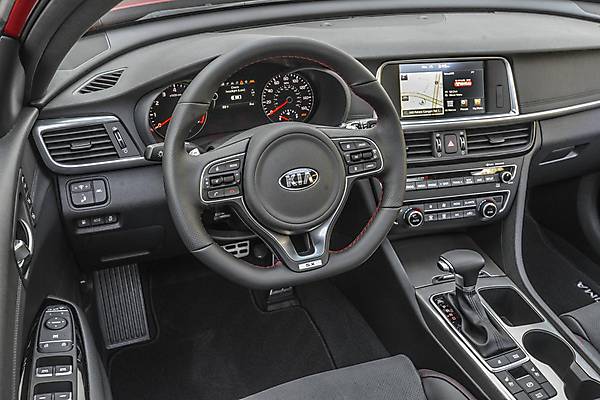 В Нью-Йорке Kia презентовала новый седан Optima 1 chrysler-300s-interior-nyias-2015