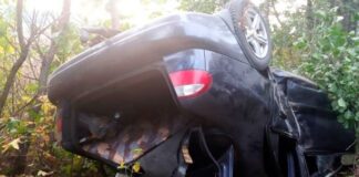 В Полтавской области автомобиль въехал в кювет и опрокинулся: есть пострадавшие