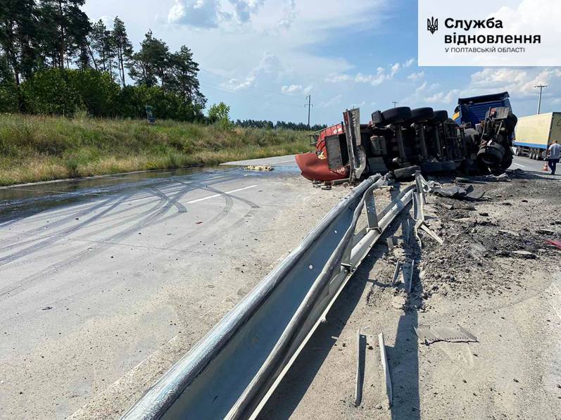 Из-за аварии с разливом жидкости на дороге Полтавщины водителей просят скорректировать маршрут 1 de52f8108c30ef0b3f4c34362d03dbea