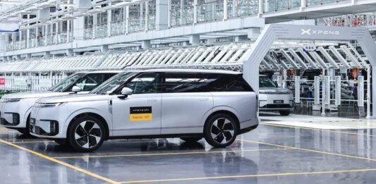 XPENG представила первый серийный автомобиль Robotaxi