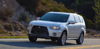 Mitsubishi просит 37 000 владельцев Outlander пройти сервисный осмотр автомобиля
