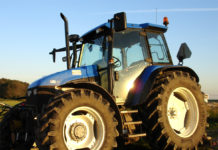 Плюси від рішення купити трактор