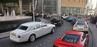 В ОАЭ почетной медалью наградили самого образцового водителя