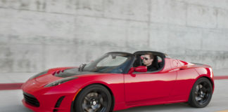 Компания Tesla представит новый электрический спорткар