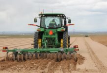 Трактор для фермерских угодий