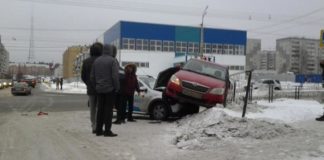 В Петрозаводске две иномарки налетели друг на друга